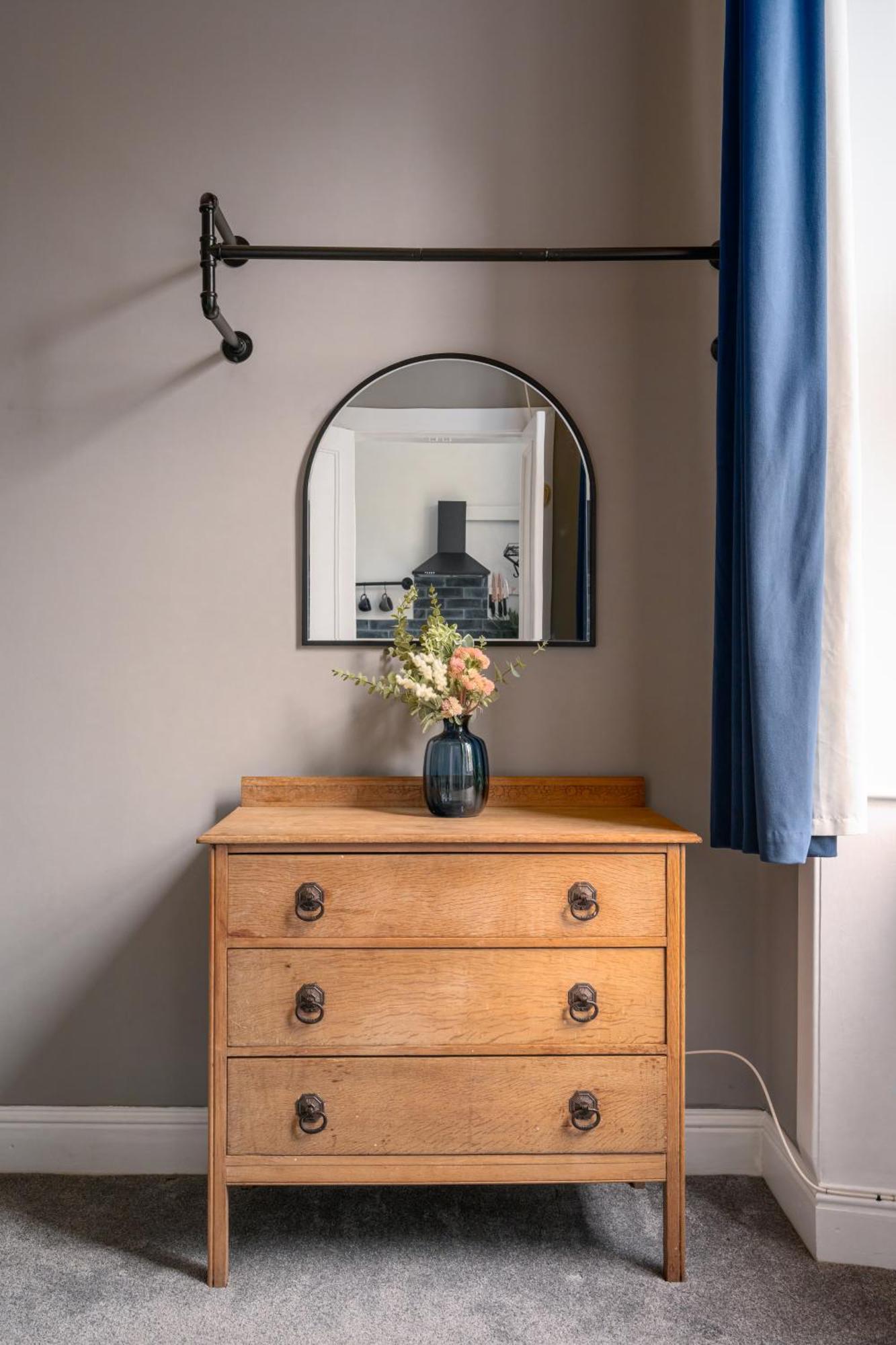 Vibrant Leith Flat — Photos 1